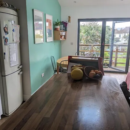 In A Bright And Sunny Garden Close To Centre And Lovely Park *